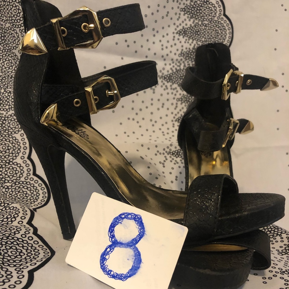 Strappy heel